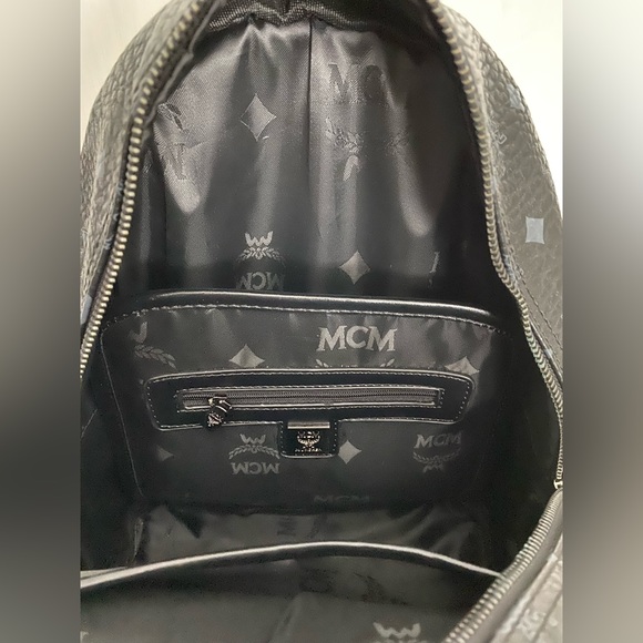 Good condition backpack - Picture 2 of 4